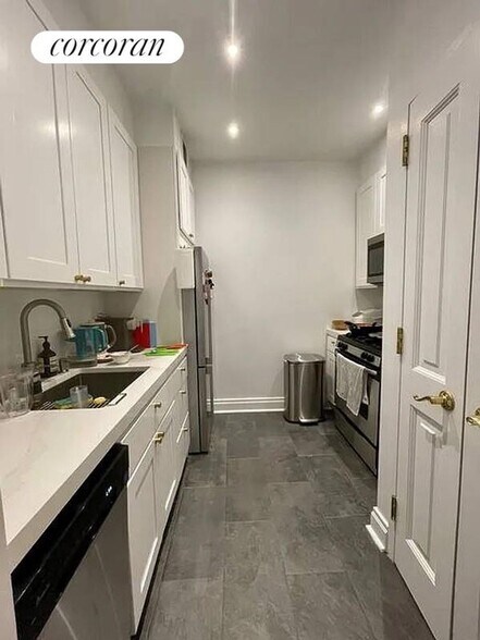 Building Photo - 350 E 82nd St