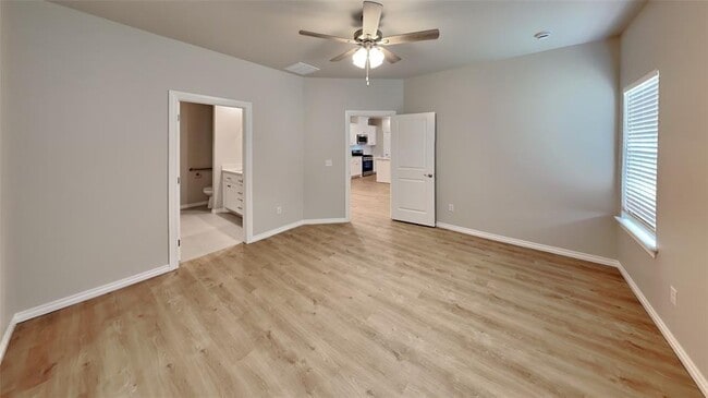 Building Photo - 6817 Labelle Dr