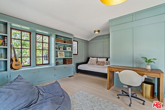 Building Photo - 6402 Ivarene Ave