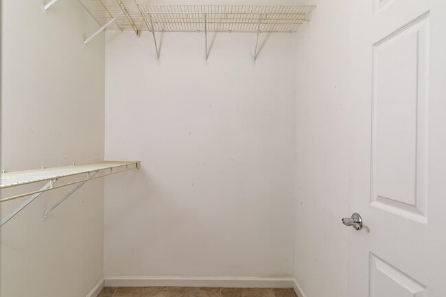 Building Photo - 5015 Fairways Cir