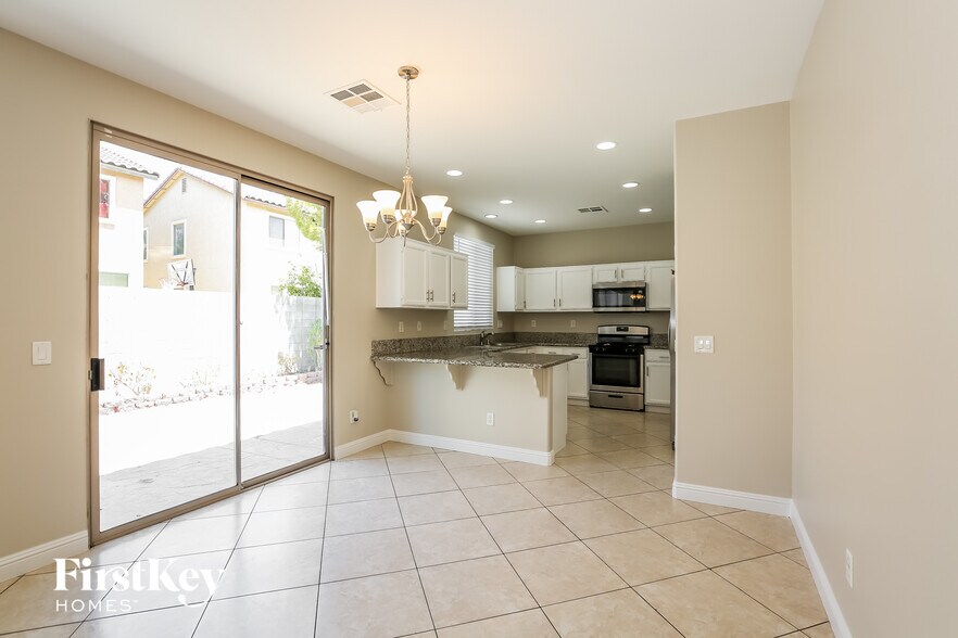 Building Photo - 1828 W Hammer Ln