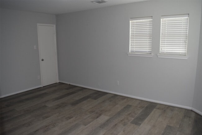 Building Photo - 15510 Liberty Bluff Dr