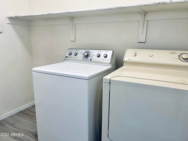 Building Photo - 10752 W Granada Rd