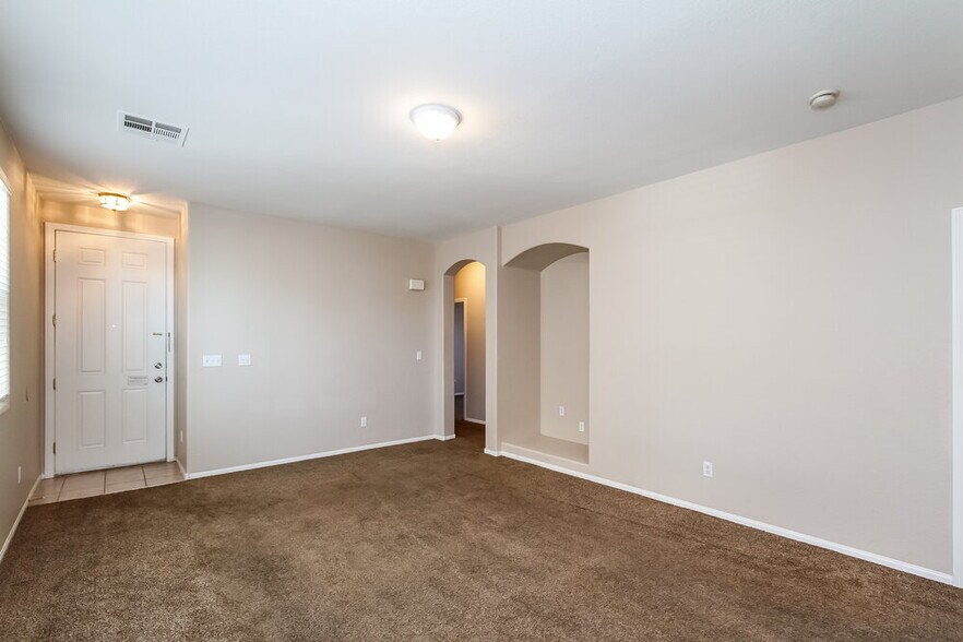 Building Photo - 548 Bayo Canyon Ct