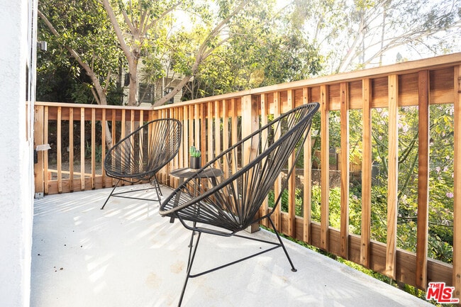 Building Photo - 2210-2214 Echo Park Ave