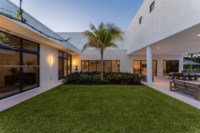 Building Photo - 16703 Botaniko Dr S
