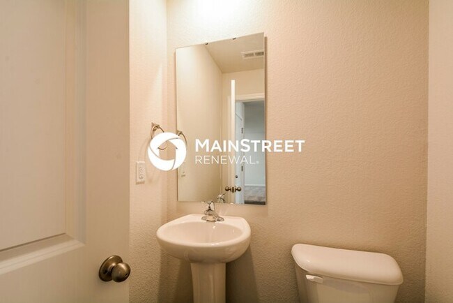 Building Photo - 4 Bedroom Pet-Friendly Home in Zebulon, NC with Main Street Renewal