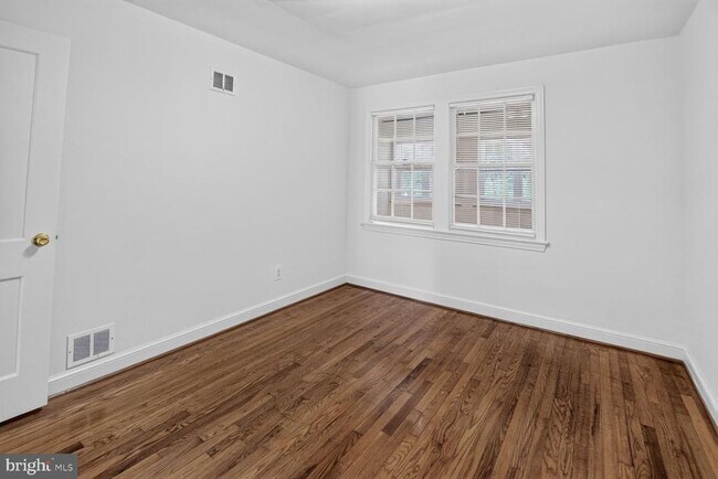 Building Photo - 7812 Tilbury St