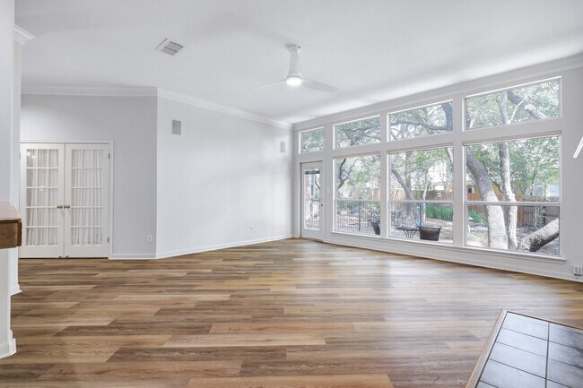 Building Photo - 26 Silverhorn Dr