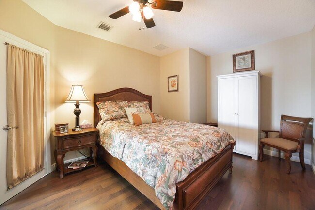 Building Photo - 8933 Alexandra Cir