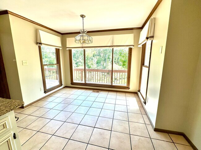 Building Photo - 527 Brandermill Rd