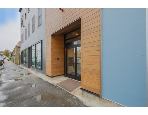 Building Photo - 100 Sagamore St