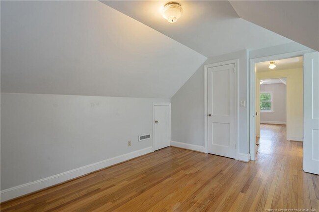 Building Photo - 415 Vista Dr
