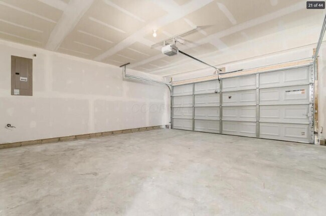 Building Photo - 4859 Amber Xing Dr