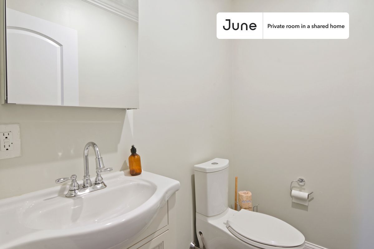 Building Photo - Room in Shared 5 bed/1.5 bath home