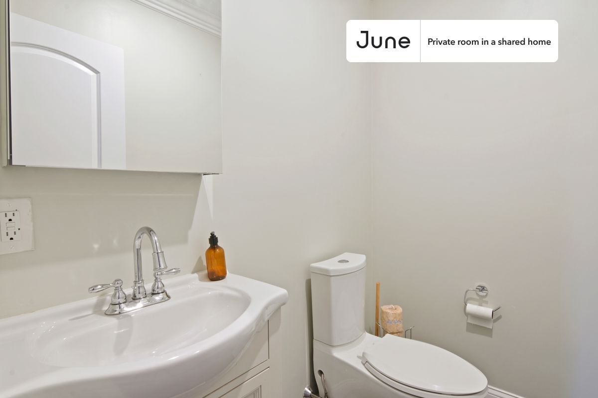 Building Photo - Room in Shared 5 bed/1.5 bath home in Brighton