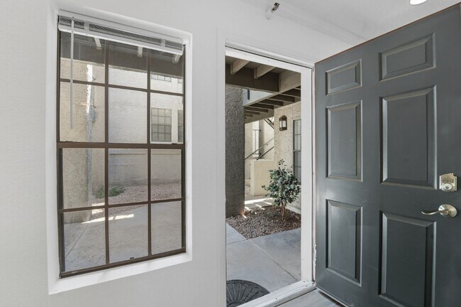 Building Photo - Stunning 2-bedroom, 2-bathroom home in the...