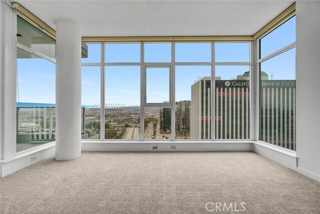 Building Photo - 411 W Seaside Way