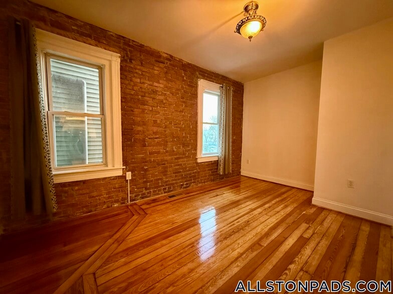 Building Photo - 35 Adamson St