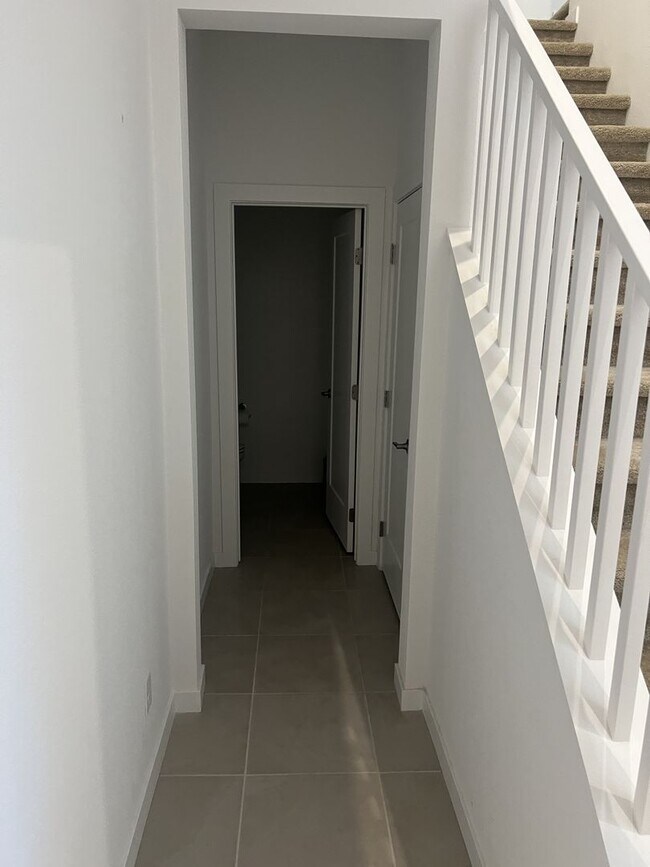 Building Photo - A Fabulous 2 Bedroom, 2 Bathroom townhome ...