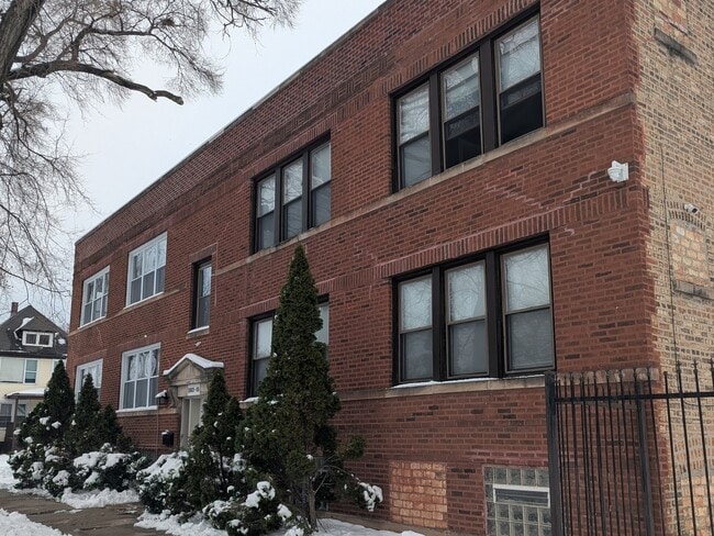 Building Photo - 11005 S Perry Ave