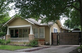 Building Photo - 1027 W Cottage St