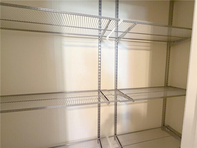 Building Photo - 4680 Creekside Villas Way