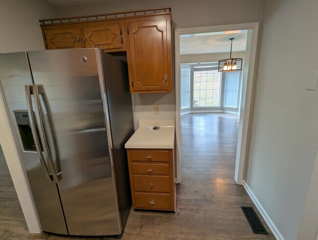 Building Photo - 1403 Cedardale Ct