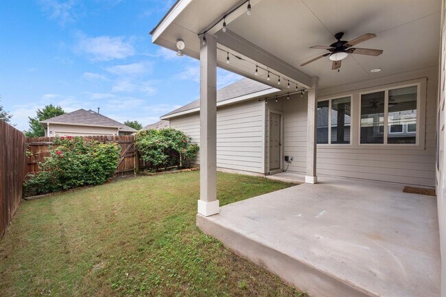 Building Photo - 604 Palmilla St