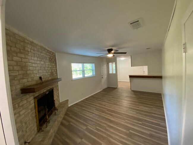 Building Photo - 1217 Scott Dr