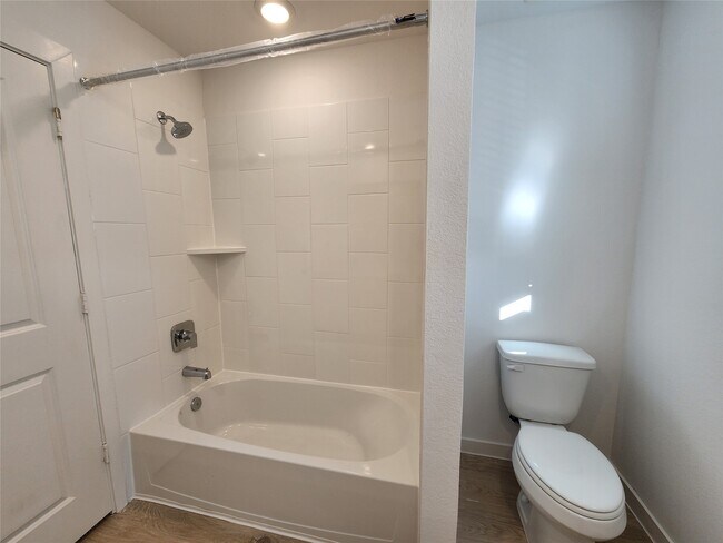 Building Photo - 30622 Wicklow Gdns Dr