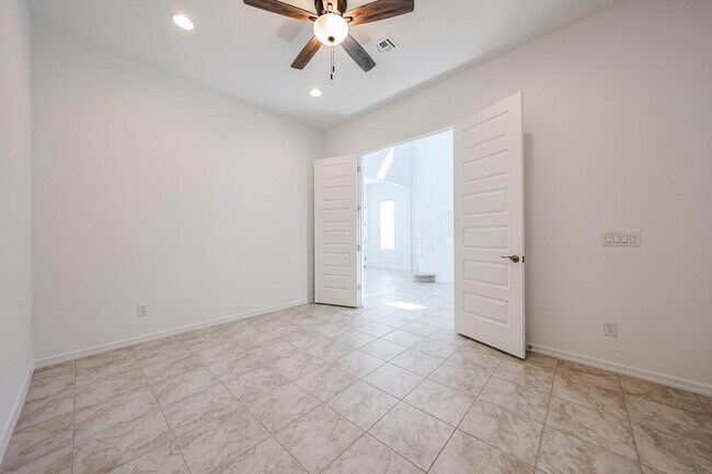 Building Photo - 7677 W Smoketree Dr