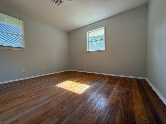 Building Photo - 1821 Grove Hill Ln