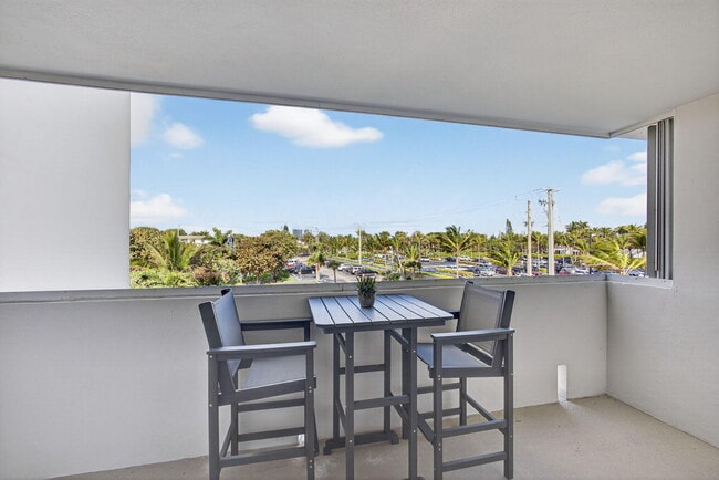 Building Photo - 3640 N Ocean Dr