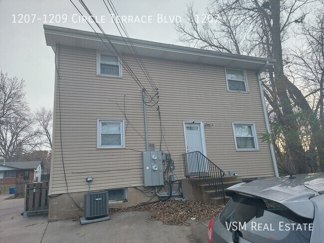 Building Photo - Available NOW! Upper Level 4 Bed / 2 Bath ...