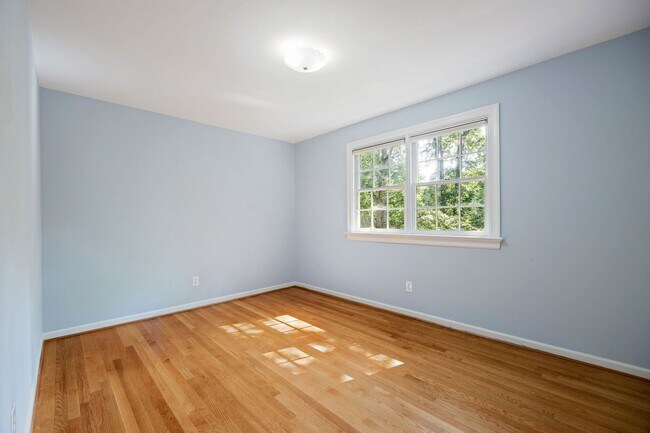 Building Photo - 2401 Scarsborough Dr