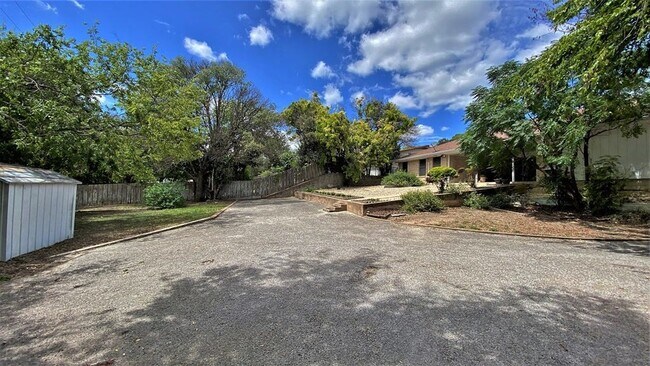 Building Photo - 216 Loma Vista Dr