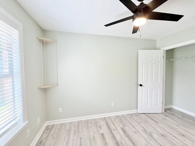 Building Photo - 4993 Mayo Cir
