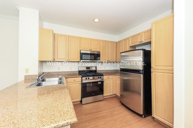 Building Photo - Wonderful 1 Bedroom in Irvine Watermarke C...