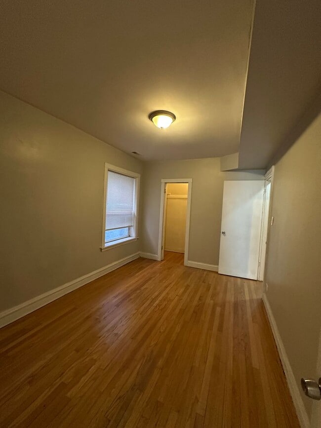 Building Photo - 8518 S Bennett Ave