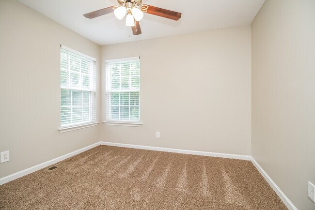 Building Photo - 1505 Chestnut Oak Dr
