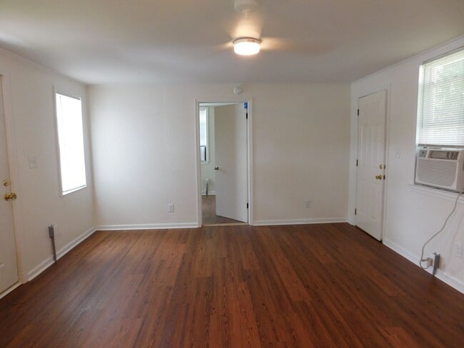 Building Photo - 2208 1/2 Spencer Avenue