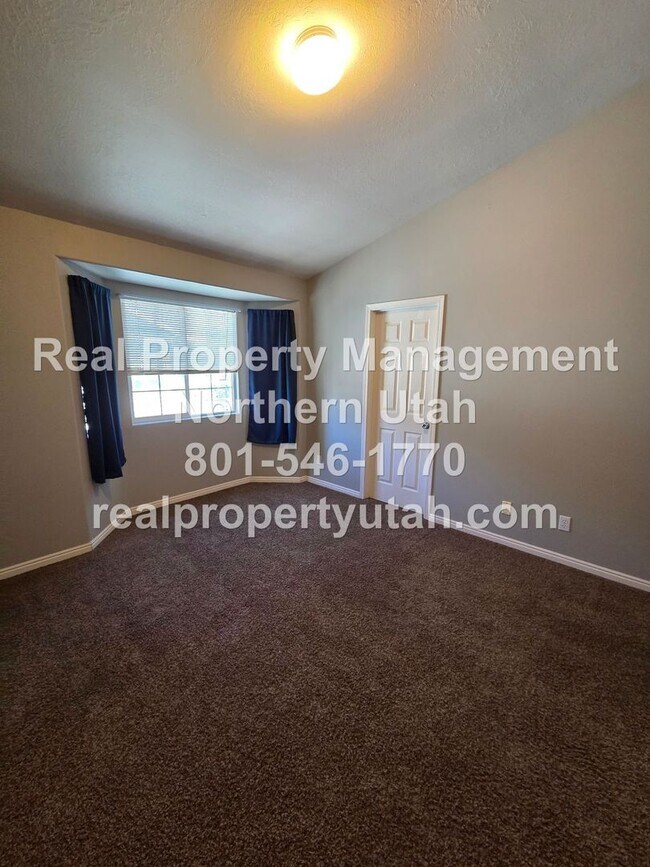 Building Photo - 2 Bed 2 Bath Condo in Clearfield Now Avail...