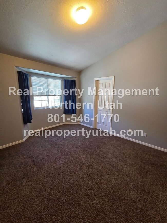 Building Photo - 2 Bed 2 Bath Condo in Clearfield Now Available!