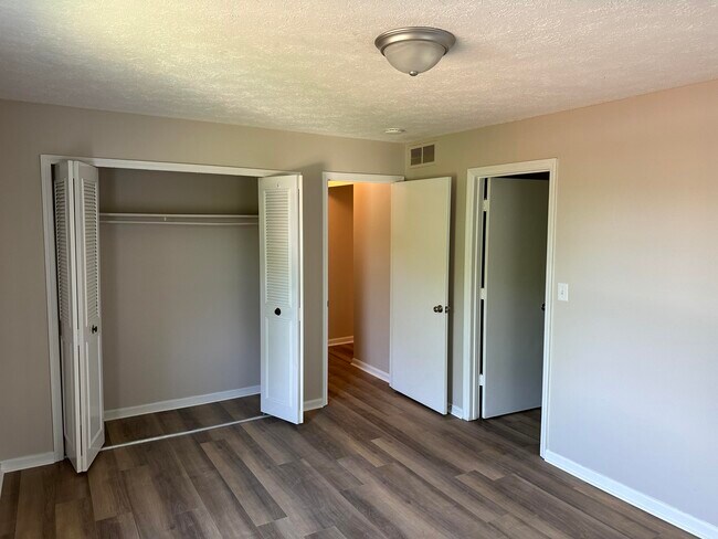 Building Photo - 788 Ridgeview Dr