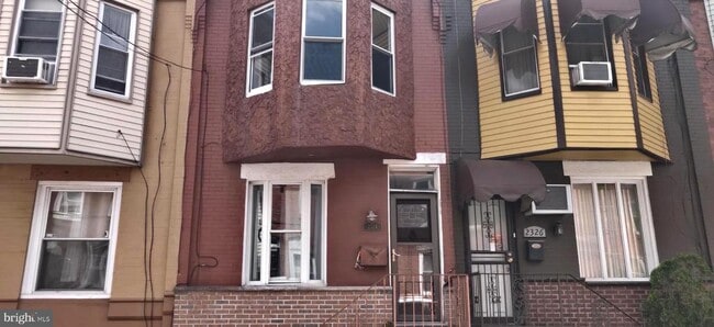 Building Photo - 2324 Watkins St
