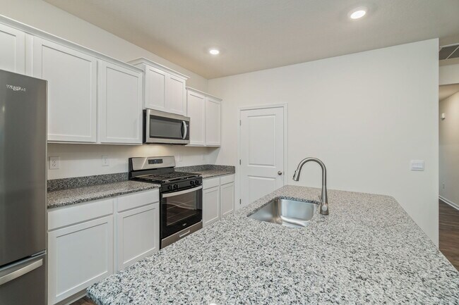 Building Photo - 944 Utopia Ln