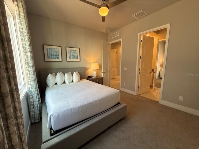 Building Photo - 7740 Sandy Ridge Dr