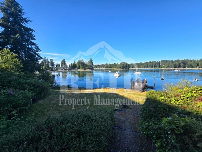 Building Photo - 924 Shorewood Dr