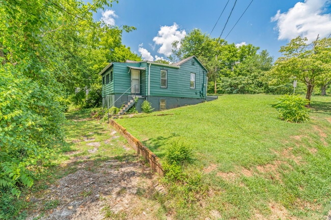 Building Photo - 4100 Garnet Dr